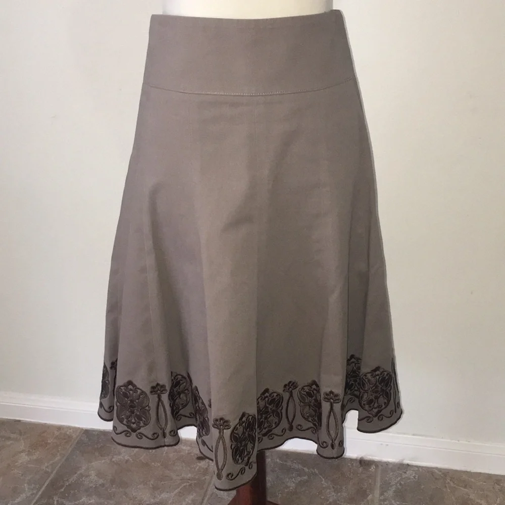 Ann‎ Taylor skirt brown size 4 * embroidery style
